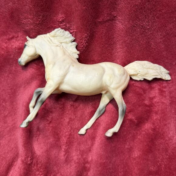 Breyer Horse Andalusian Stallion Cremello Clouds Legacy Classic - Picture 3 of 8